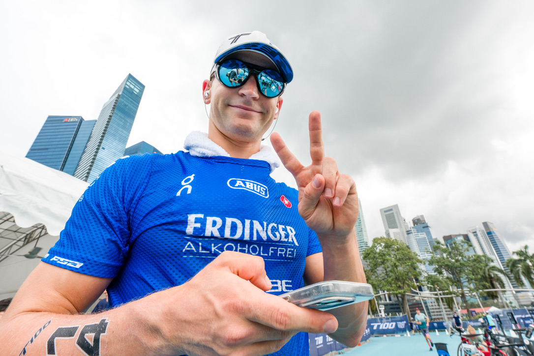 T100 Singapore 2024 Mens Pro Race on the 14th April 2024 at the Marina Bay, Singapore. (photo; T100/Alexander Polizzi)